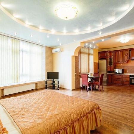 Vip Апартаменти З Видом На Озеро Kiev Esterno foto