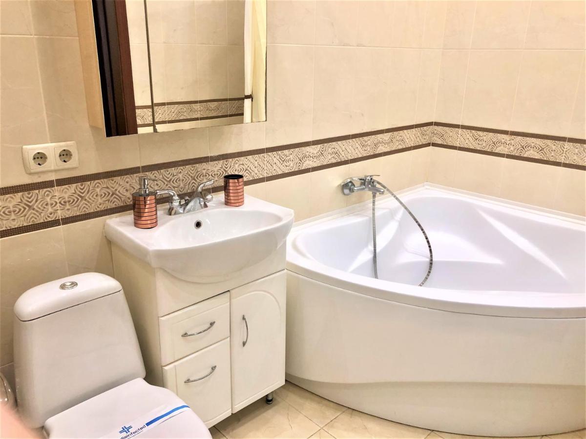 Vip Апартаменти З Видом На Озеро Kiev Esterno foto