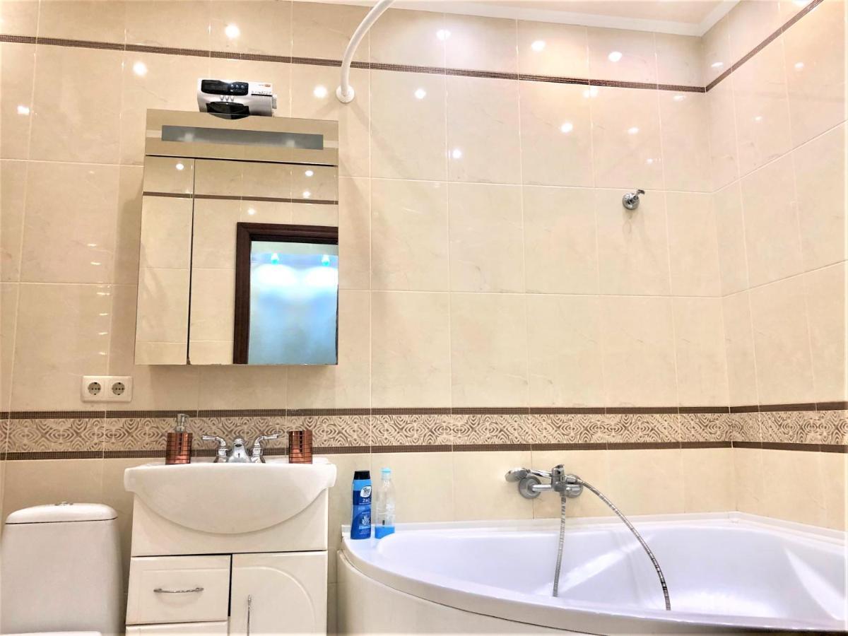 Vip Апартаменти З Видом На Озеро Kiev Esterno foto