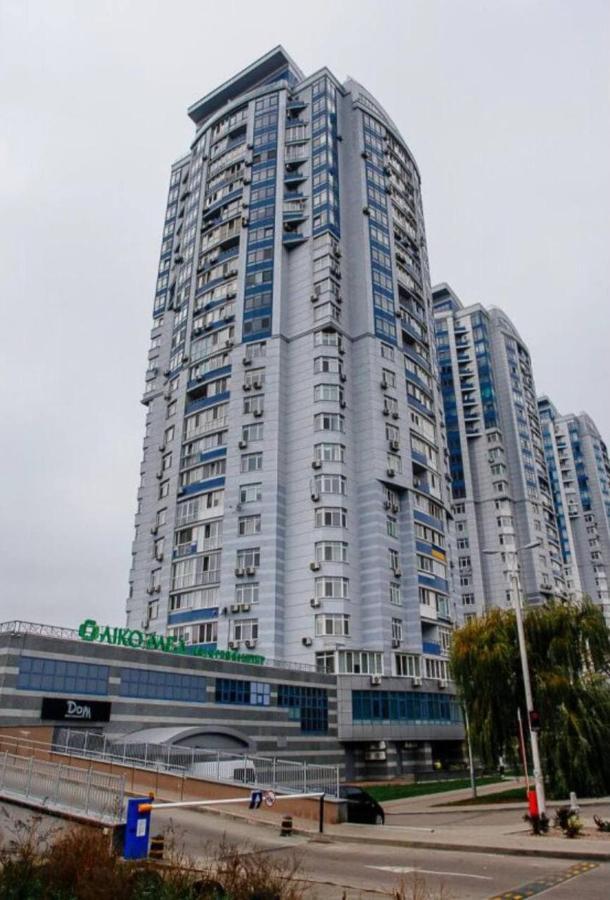 Vip Апартаменти З Видом На Озеро Kiev Esterno foto